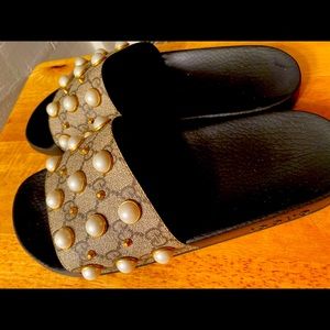 Gucci (GG) Supreme Slide w Pearls